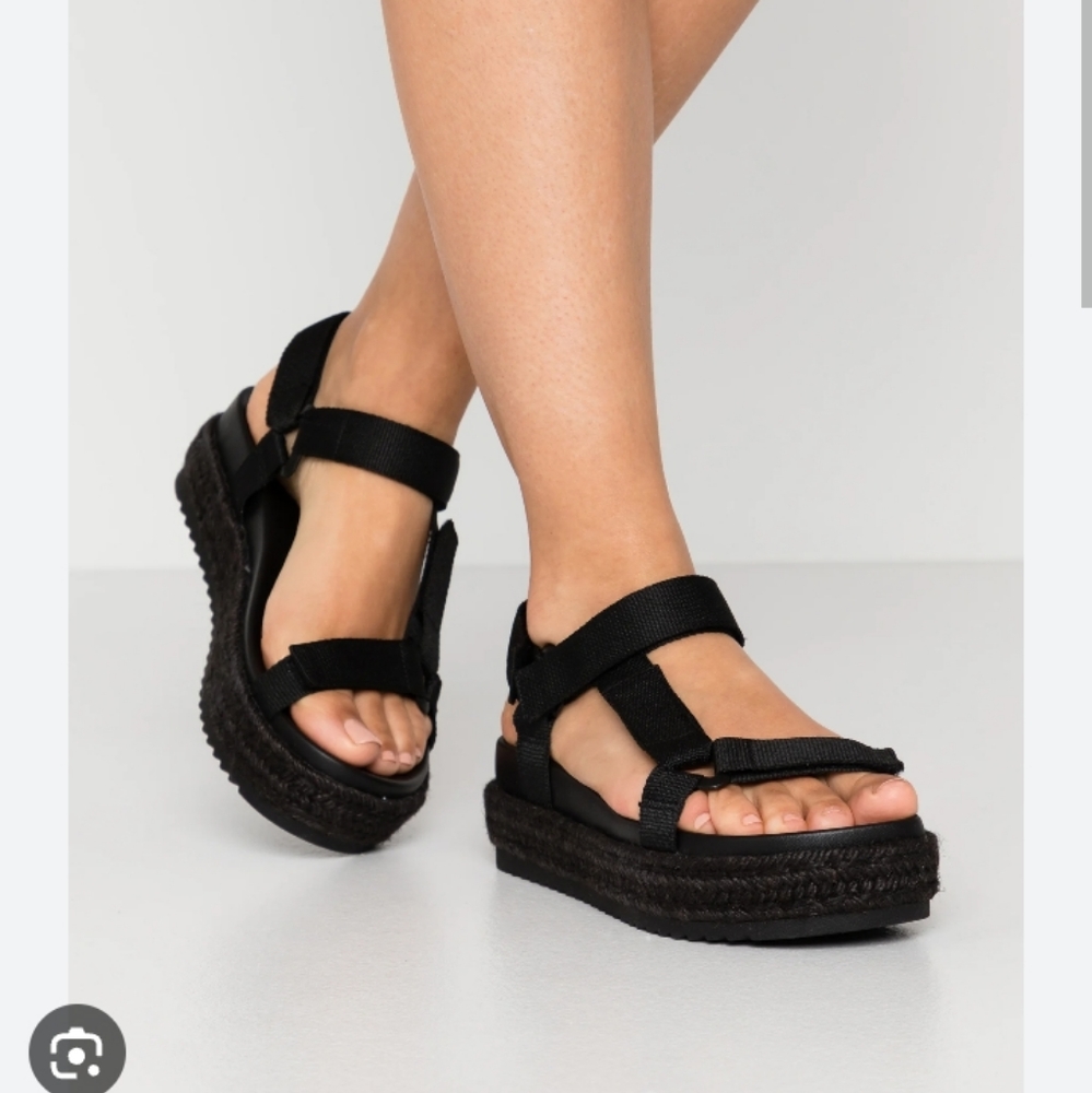 🌟BOGO $15&👇🌟Madden girl black Cambridge sandals